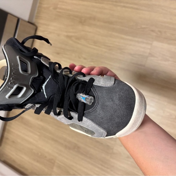 Jordan retro 6 black and grey - Picture 2 of 9